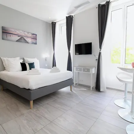 דירה Spacious 4 Bedroom With Sunny Terrace