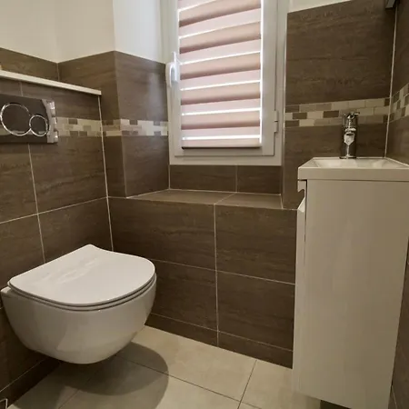 דירה Spacious 4 Bedroom With Sunny Terrace *