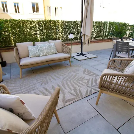 דירה Spacious 4 Bedroom With Sunny Terrace קאן