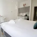 Spacious 4 Bedroom With Sunny Terrace Канны