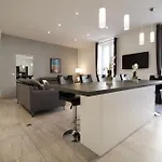 Spacious 4 Bedroom With Sunny Terrace Апартаменты *