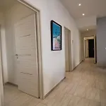 Spacious 4 Bedroom With Sunny Terrace Апартаменты