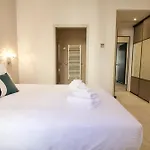 Апартаменты Spacious 4 Bedroom With Sunny Terrace