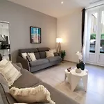 Spacious 4 Bedroom With Sunny Terrace Апартаменты *