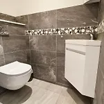 Spacious 4 Bedroom With Sunny Terrace Апартаменты *