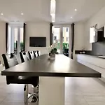 Апартаменты Spacious 4 Bedroom With Sunny Terrace *