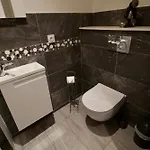 Spacious 4 Bedroom With Sunny Terrace