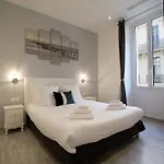 Апартаменты Spacious 4 Bedroom With Sunny Terrace