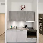 Spacious 4 Bedroom With Sunny Terrace