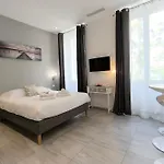Spacious 4 Bedroom With Sunny Terrace Апартаменты