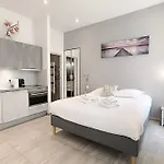 Spacious 4 Bedroom With Sunny Terrace Апартаменты