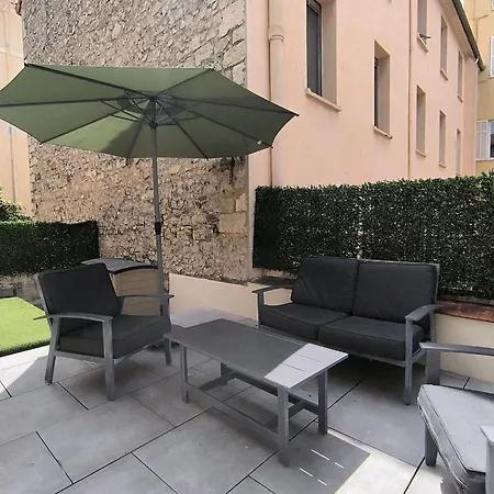 Апартаменты Spacious 4 Bedroom With Sunny Terrace Канны
