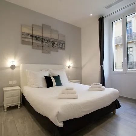 Apartment Spacious 4 Bedroom With Sunny Terrace