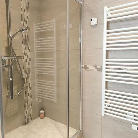 Apartment Spacious 4 Bedroom With Sunny Terrace *